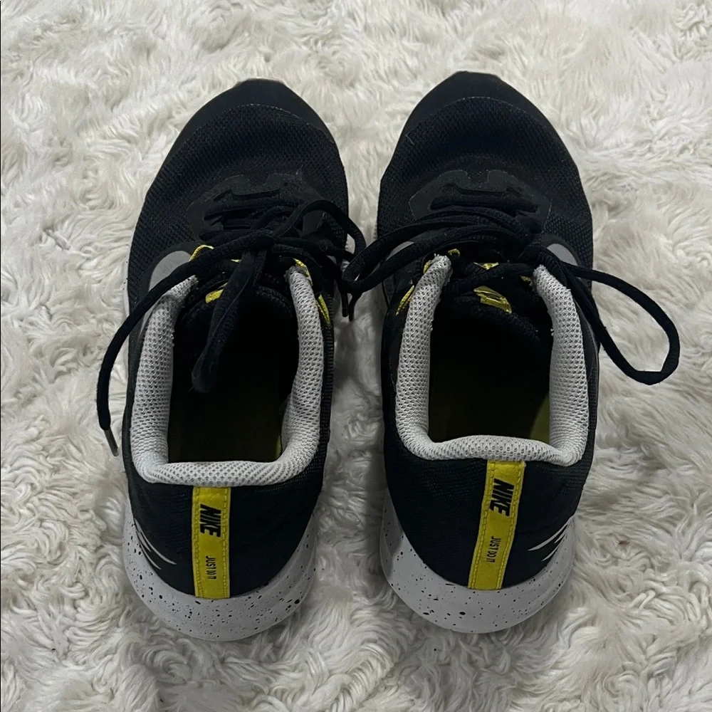 Nike Kids Running Sneakers Black and Yellow Girls Size 5.5 Y‎ - Picture 4 of 5